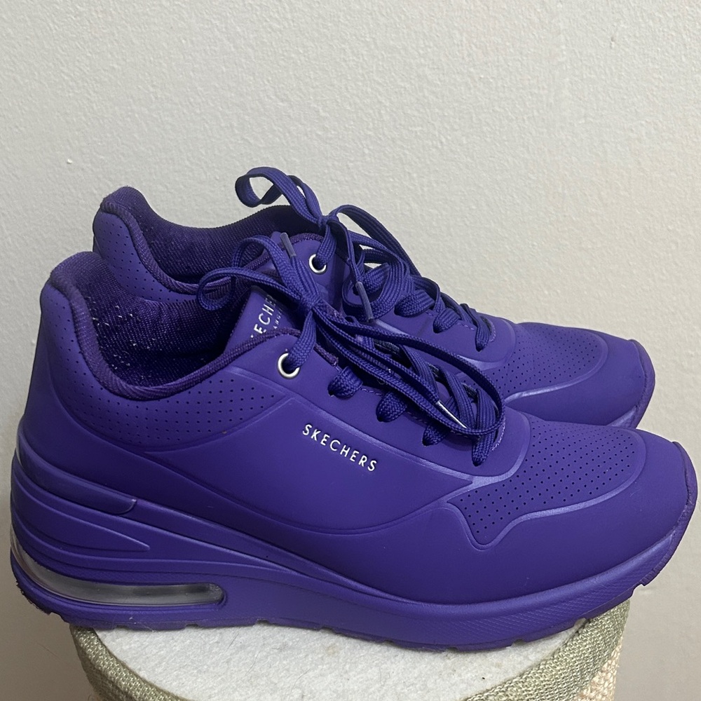 Skechers Sneakers.Size 7.5